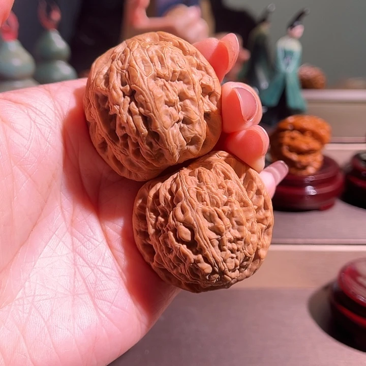 ****体文玩核桃把件红锦鲤