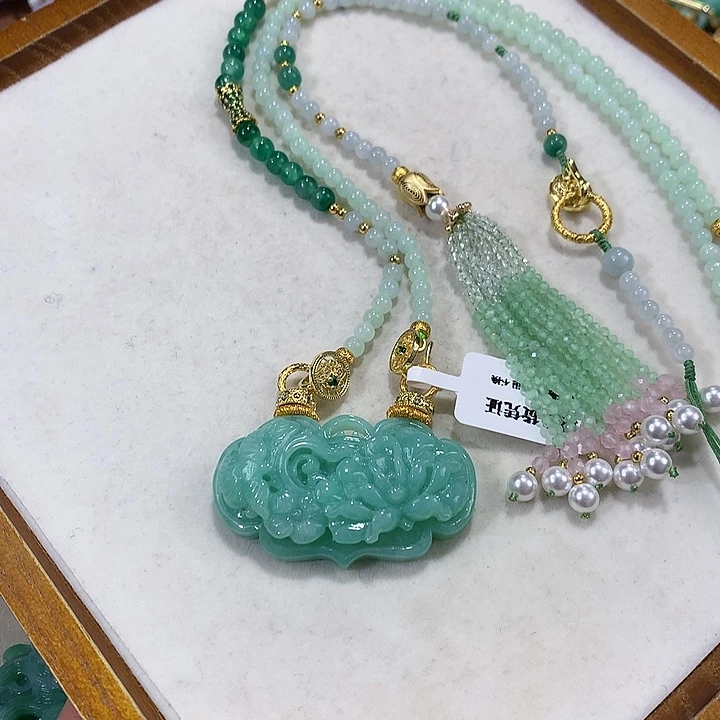 翡翠未镶嵌颈饰翡翠吊坠