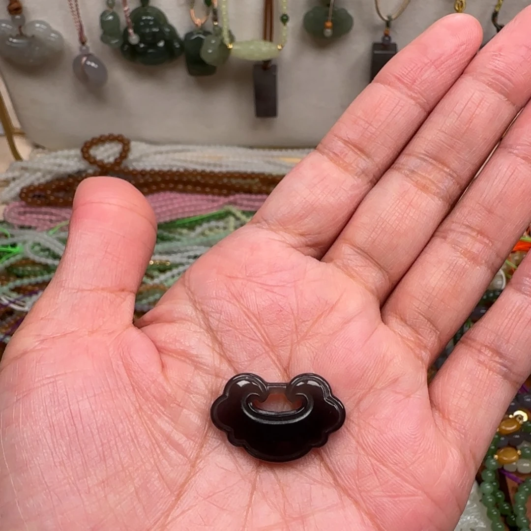 阿***翘和田玉未镶嵌颈饰