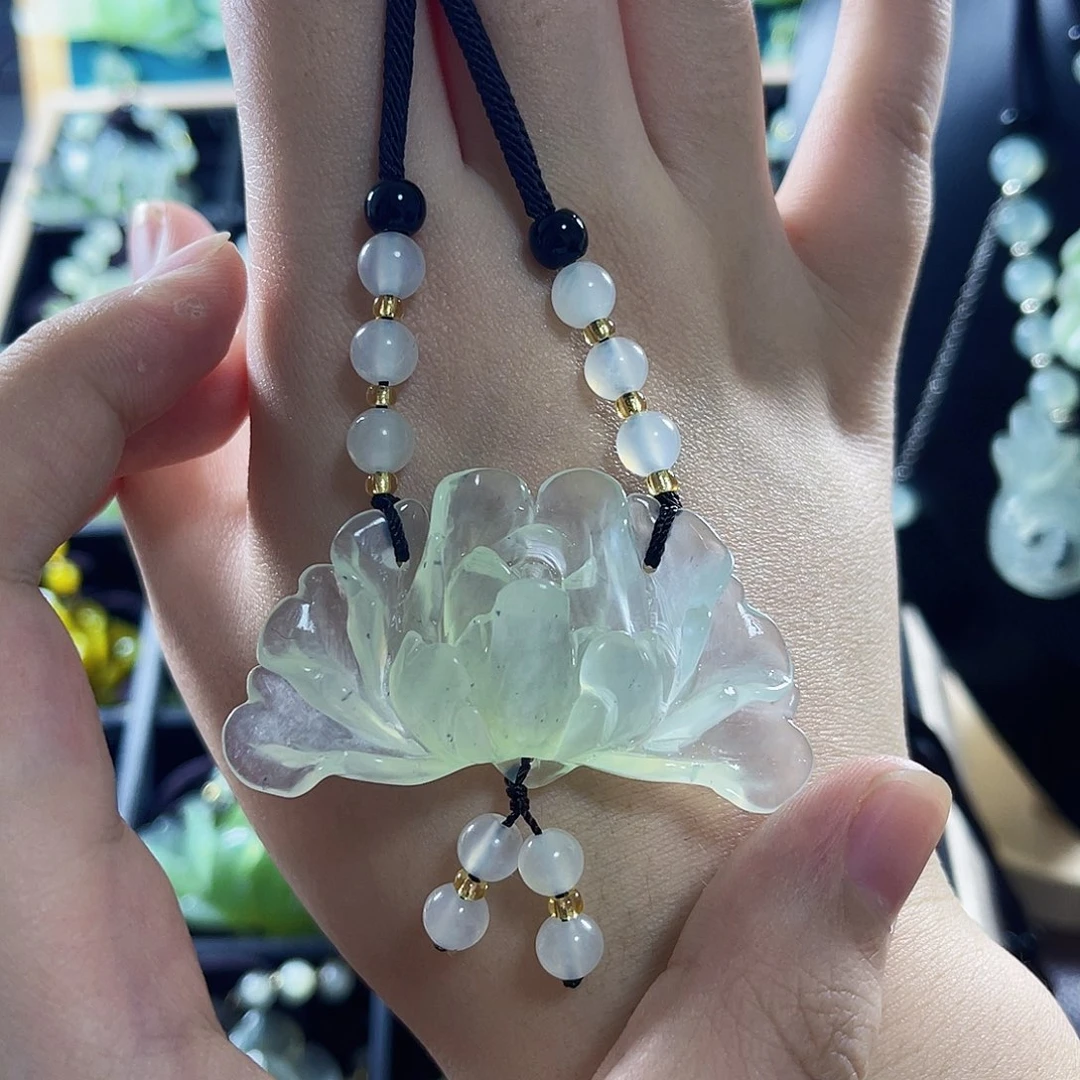 蛇纹石玉颈饰合金