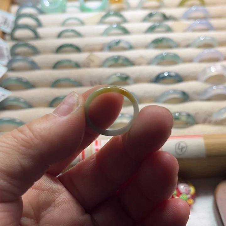 翡翠未镶嵌戒指黄翡