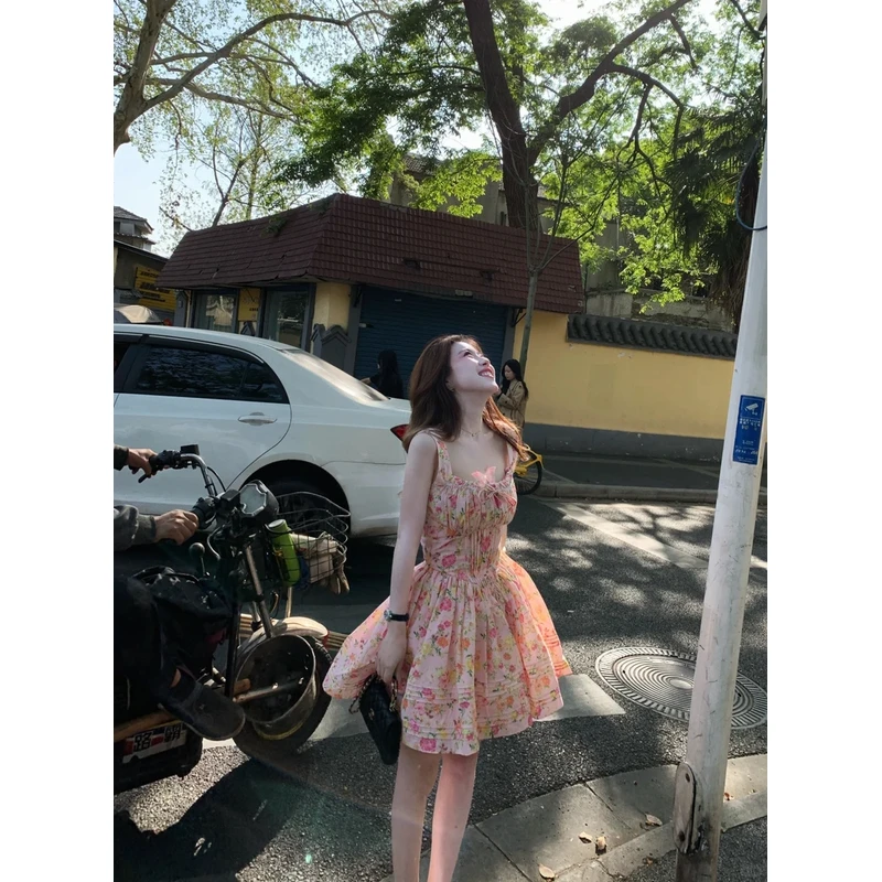 2025年夏季新款法式碎花吊带连衣裙多巴胺穿搭甜美收腰蓬蓬裙子女