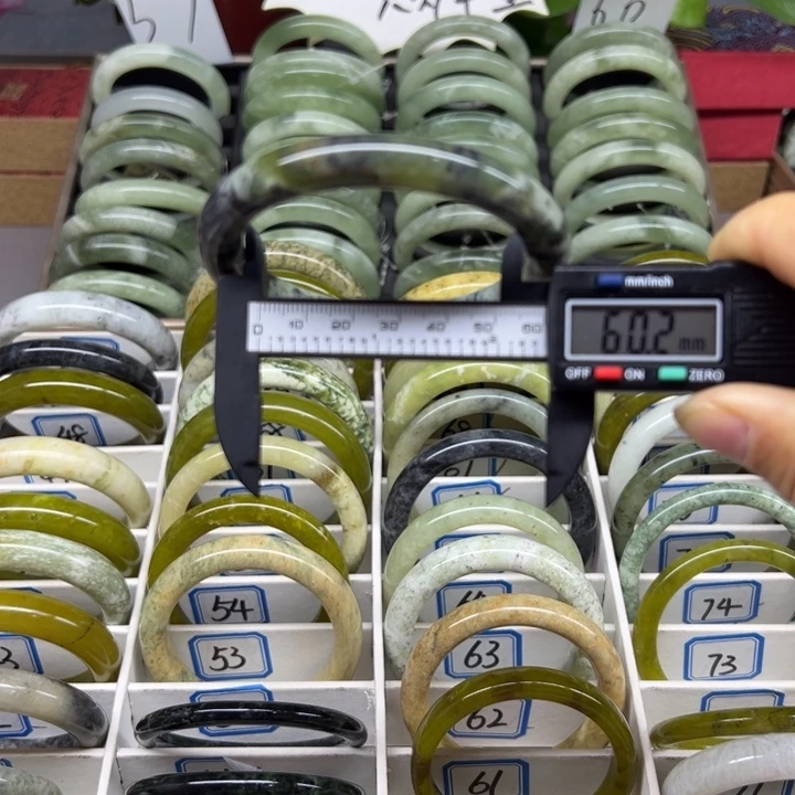 蛇纹石玉未镶嵌手镯47