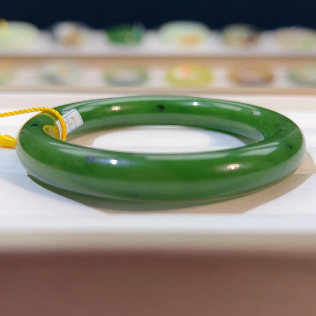 和田玉未镶嵌手镯  「猕猴桃 辣绿」