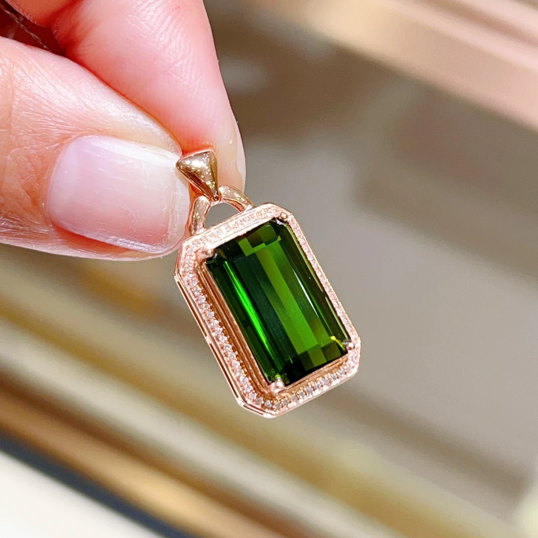 7.41ct 18k金镶嵌碧玺吊坠 5600