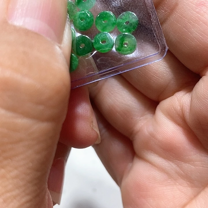 一****翡翠散珠天然翡翠共8粒