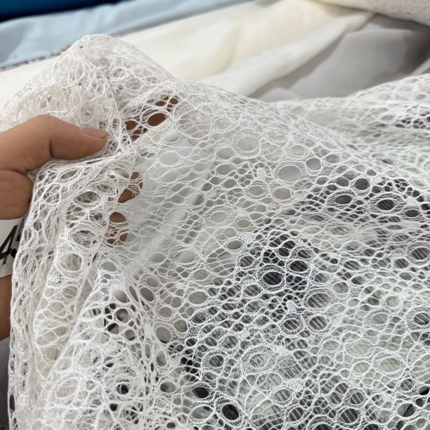 43  龙骨蕾丝裙子面料6米价