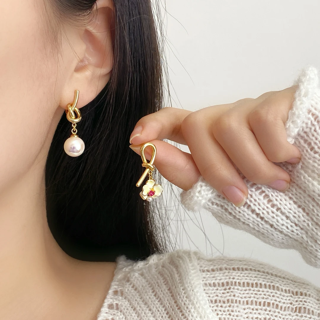 铜合金耳饰 小众设计不对称打结珍珠小花吊坠无耳洞耳夹精致高级