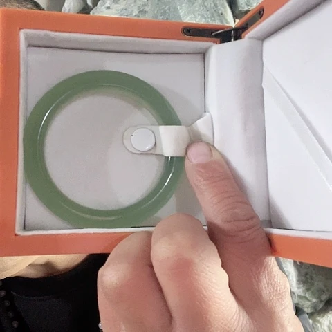 蛇纹石玉未镶嵌珠宝奇石