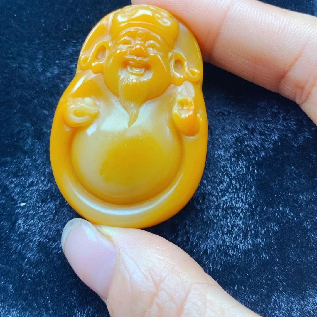 未镶嵌石英质玉（黄龙玉）颈饰