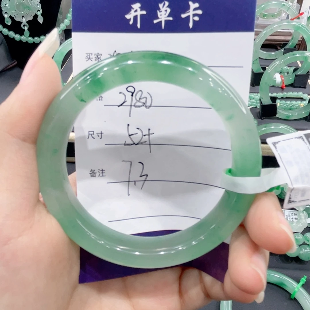 石英质玉（非洲翠）手镯未镶嵌r****t