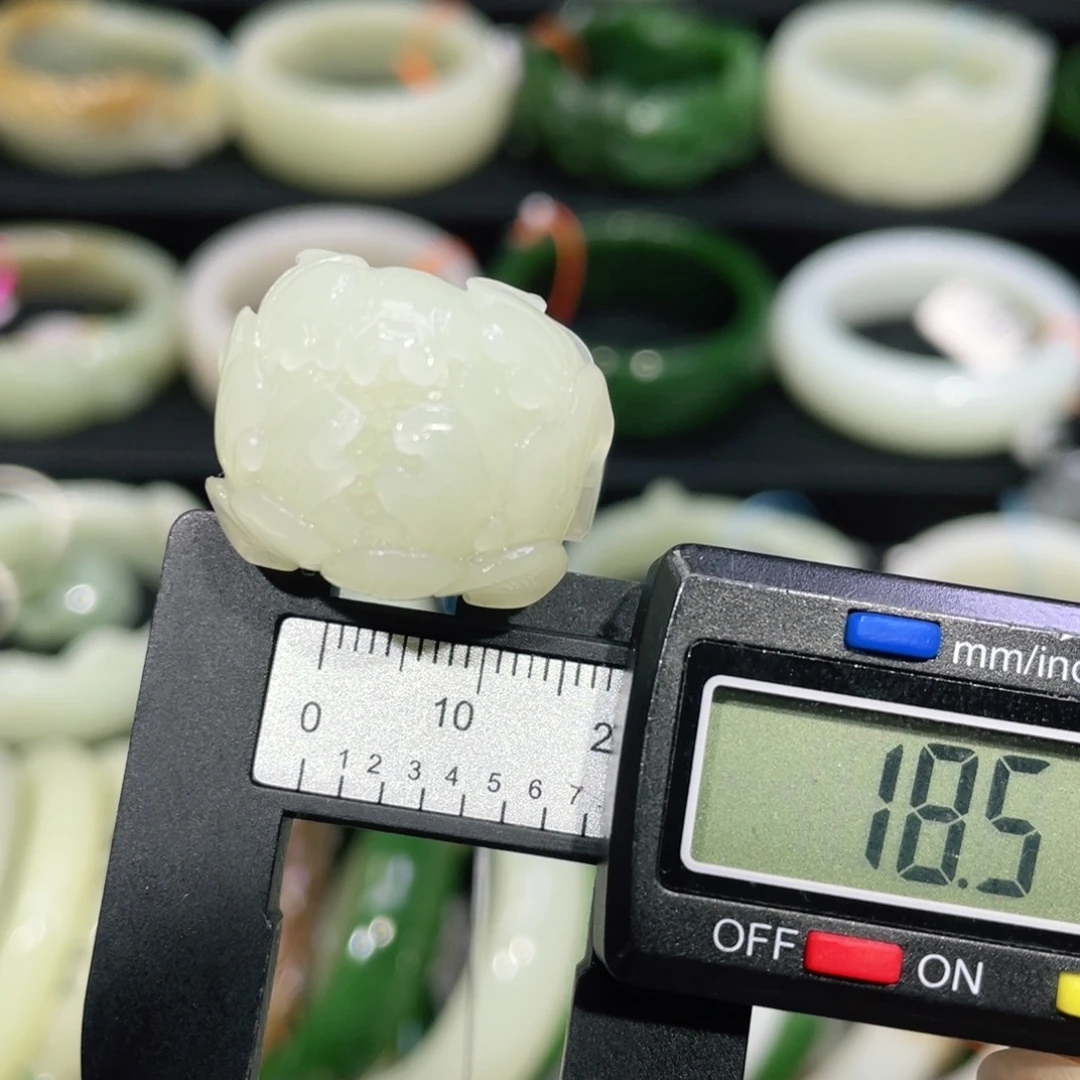 未镶嵌戒指和田玉