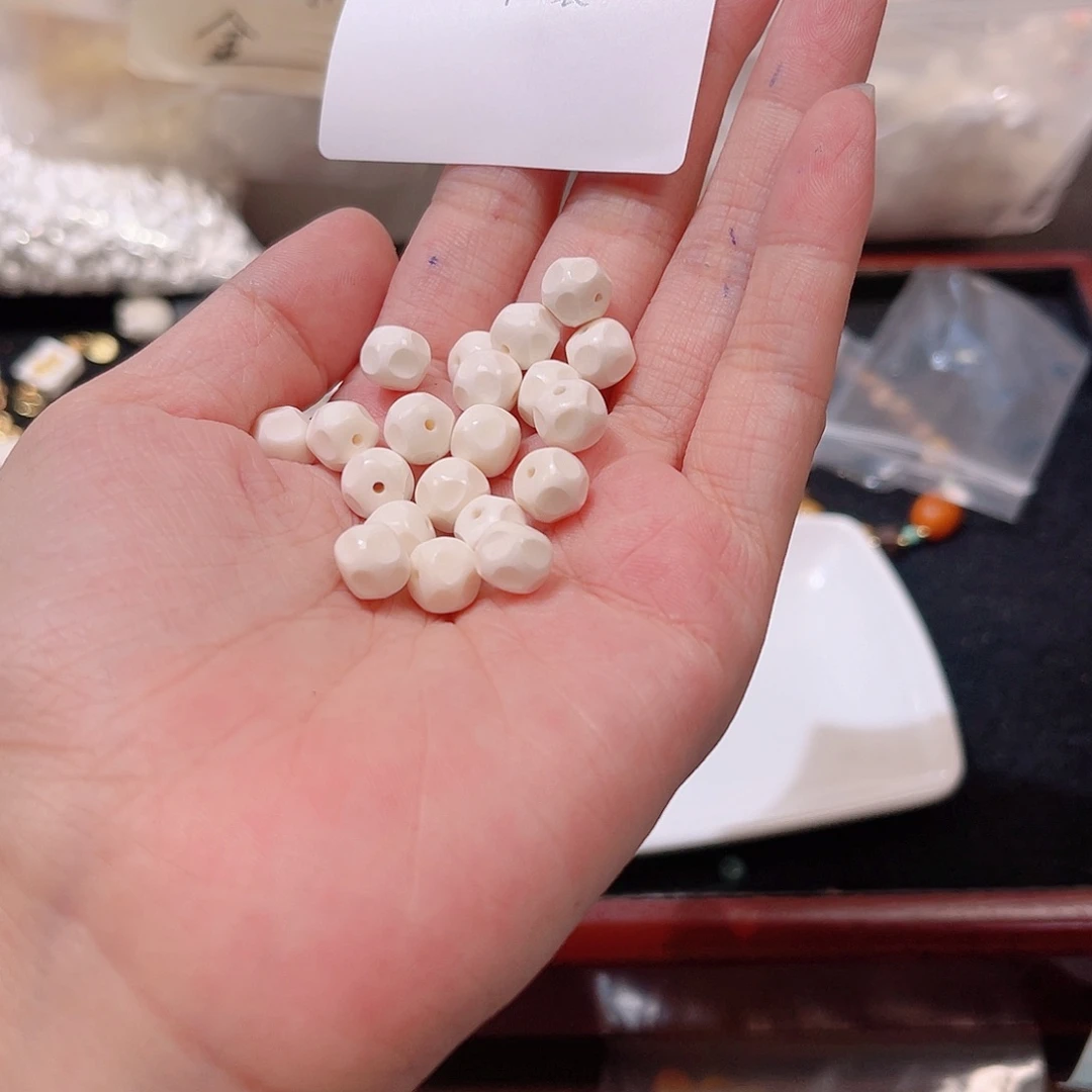 珠宝半成品水晶未镶嵌140 。