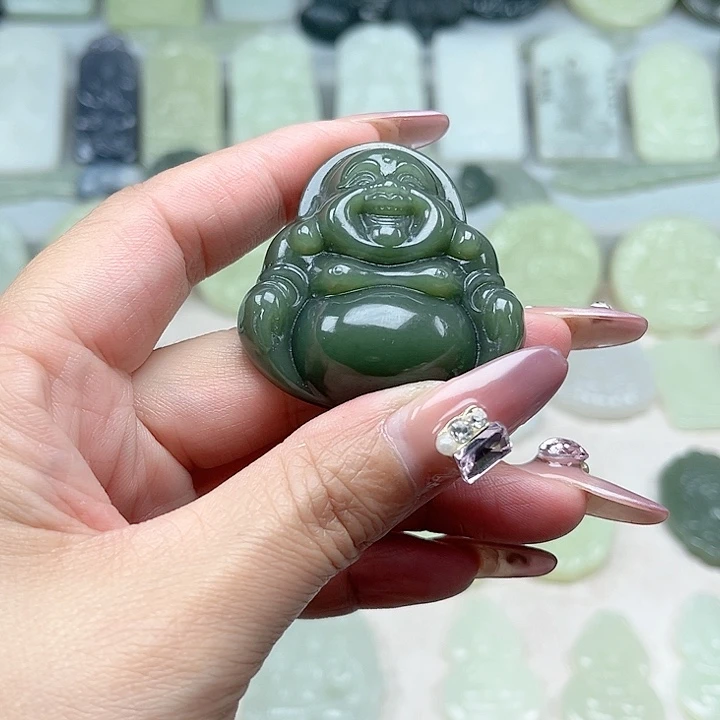 小***南和田玉未镶嵌颈饰