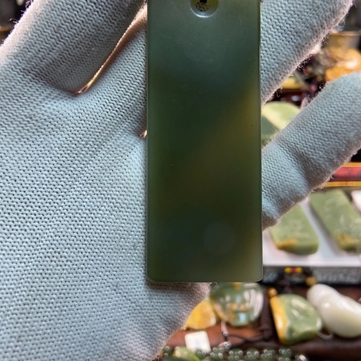 颈饰未镶嵌透闪石质玉W****_