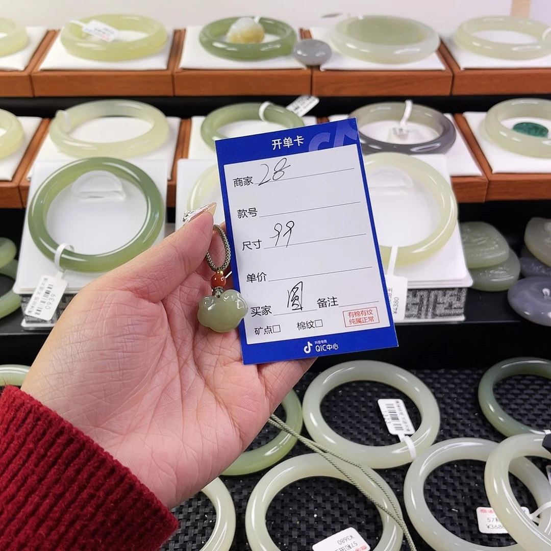 和田玉手镯未镶嵌圆***白