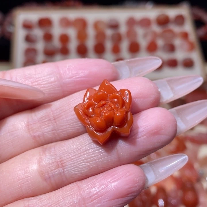 南红玛瑙冰飘配饰莲花未镶嵌2311