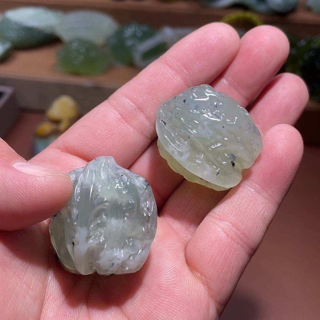 未镶嵌蛇纹石玉珠宝奇石