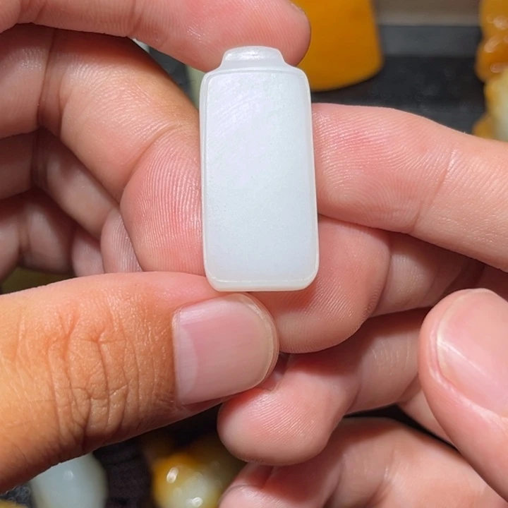 旺***仔和田玉未镶嵌颈饰