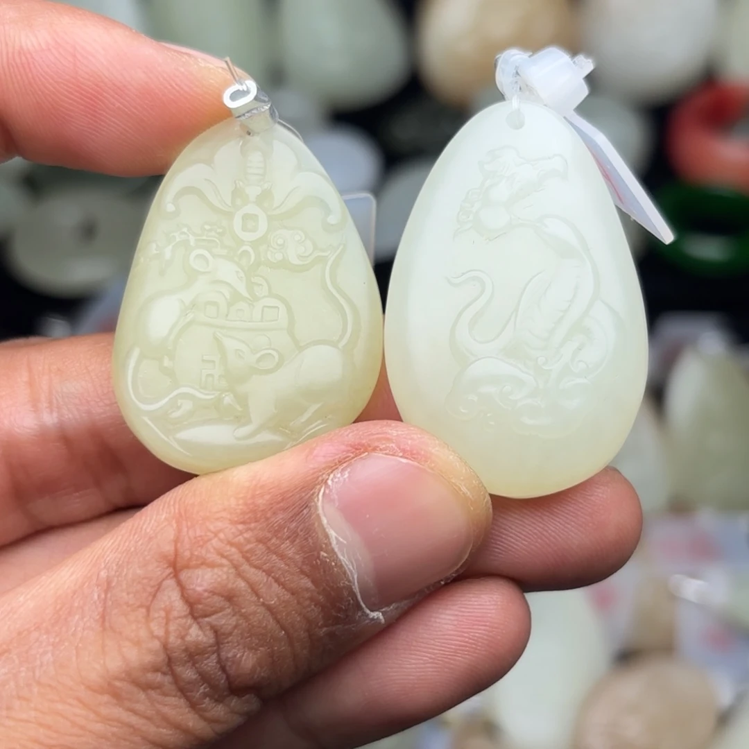 福****和田玉未镶嵌颈饰