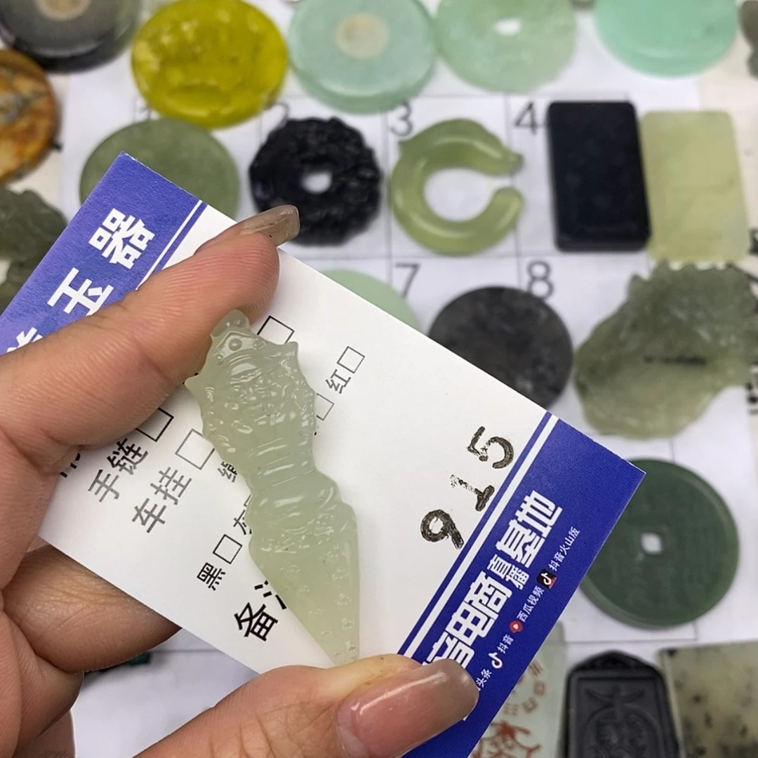 【闪购商品】岫玉颈饰未镶嵌走****路挂件