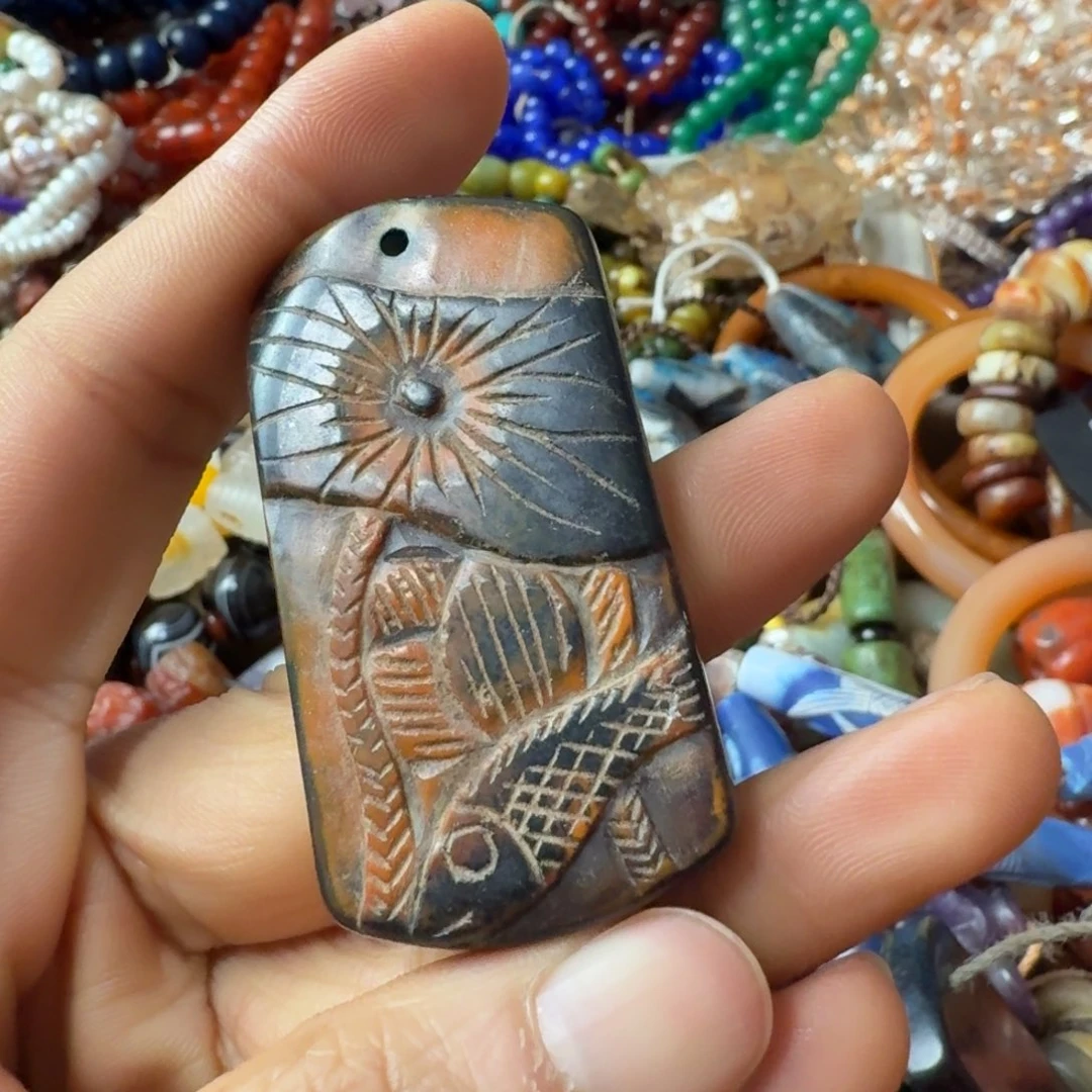 等***形玛瑙/玉髓未镶嵌颈饰