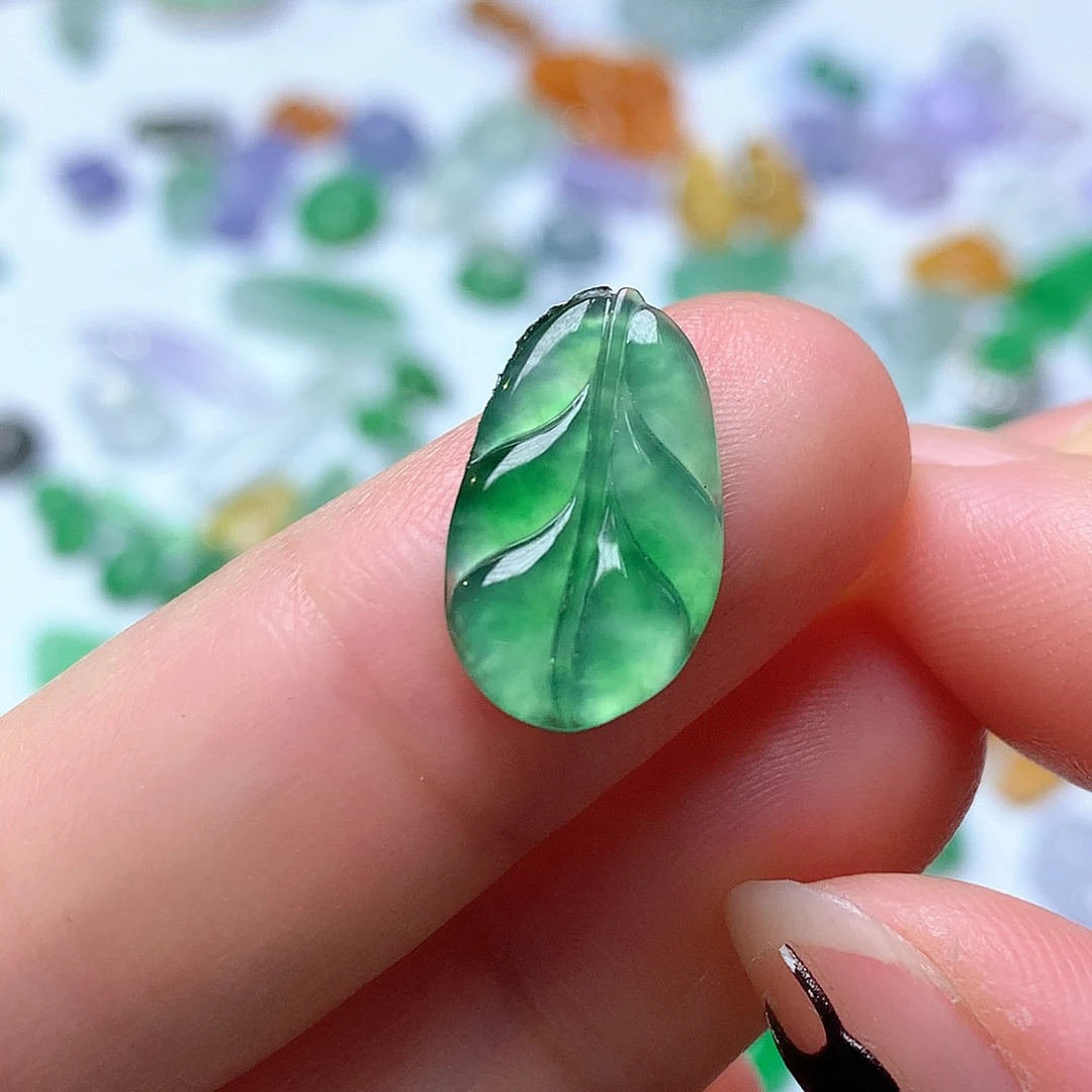 翡翠未镶嵌颈饰叶子