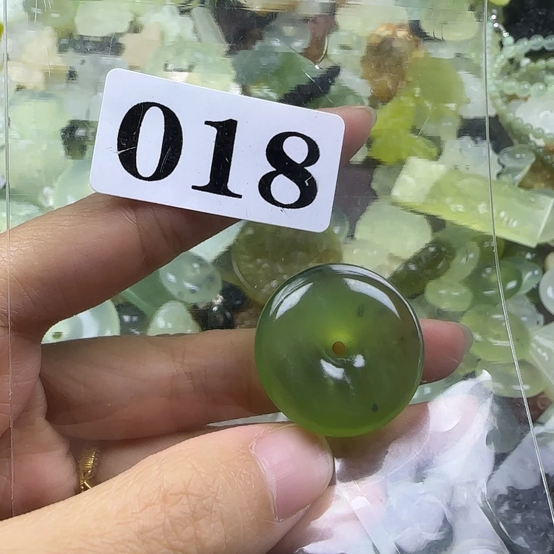 蛇纹石玉未镶嵌岫玉吊坠