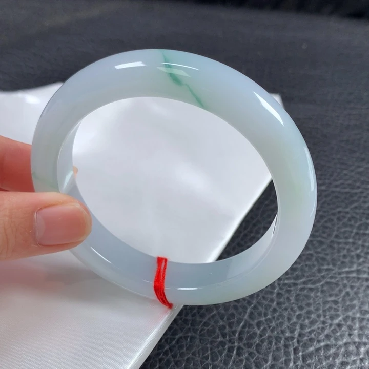 翡翠未镶嵌手镯