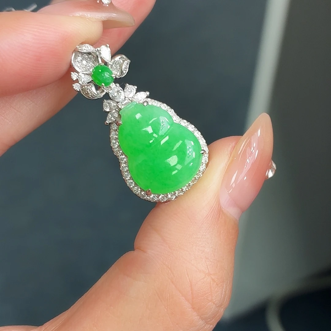 翡翠18K金镶嵌颈饰