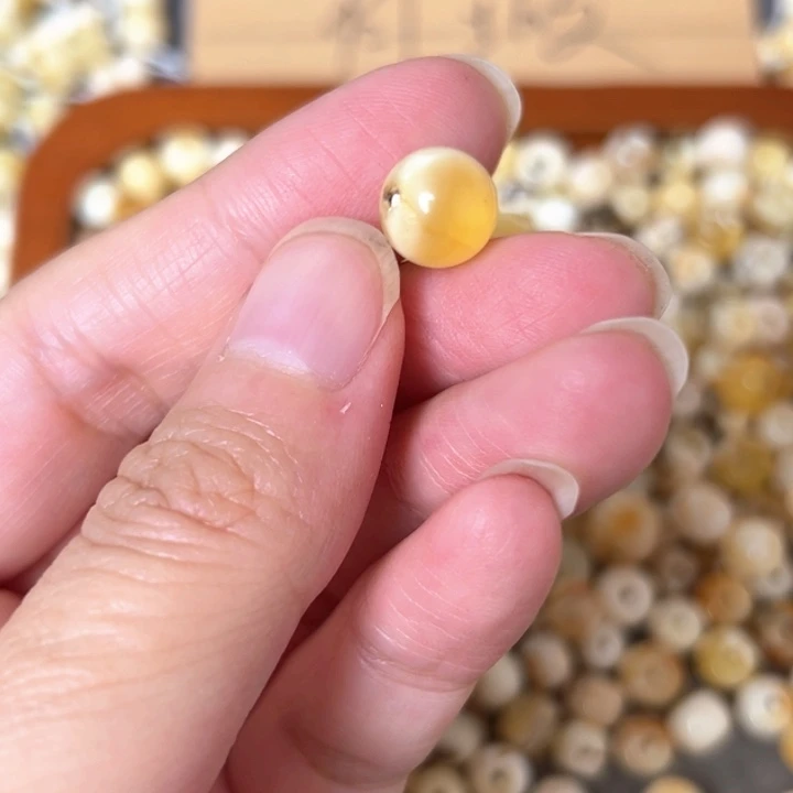 蜜蜡未镶嵌裸石9.6mm一个