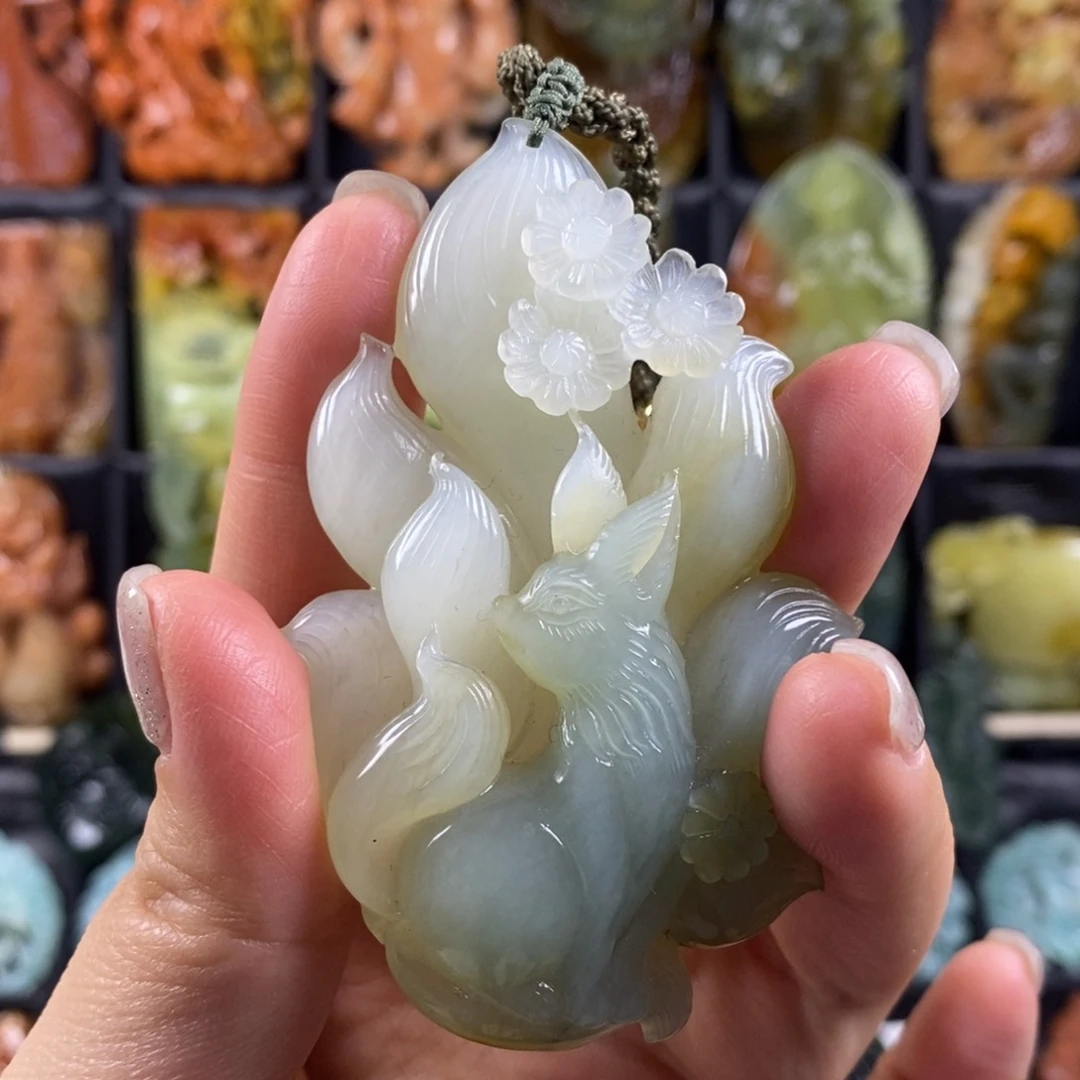 蛇纹石玉颈饰合金