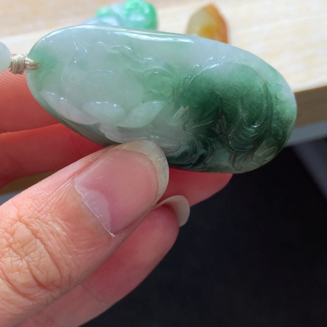 翡翠未镶嵌颈饰吊坠