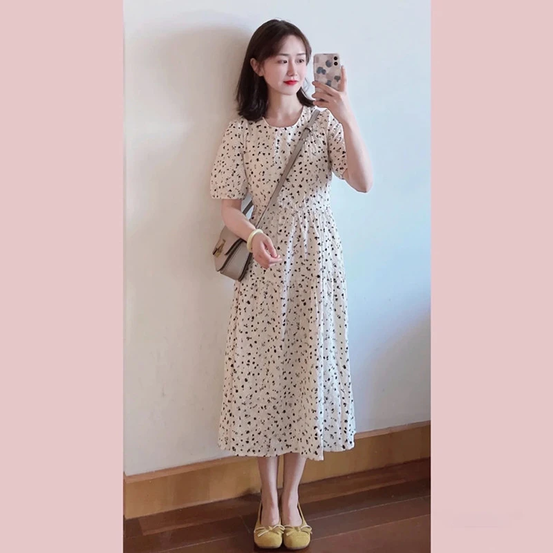 小个子高级感白色碎花连衣裙女夏季新款法式收腰显瘦显高绣花长裙