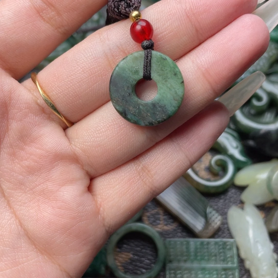 独山玉未镶嵌颈饰