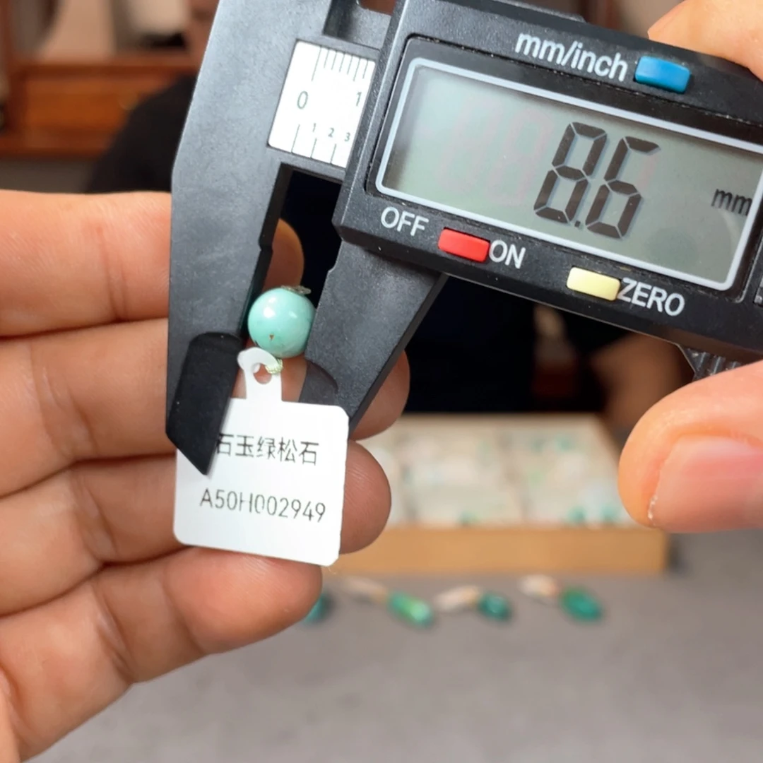 绿松石未镶嵌颈饰