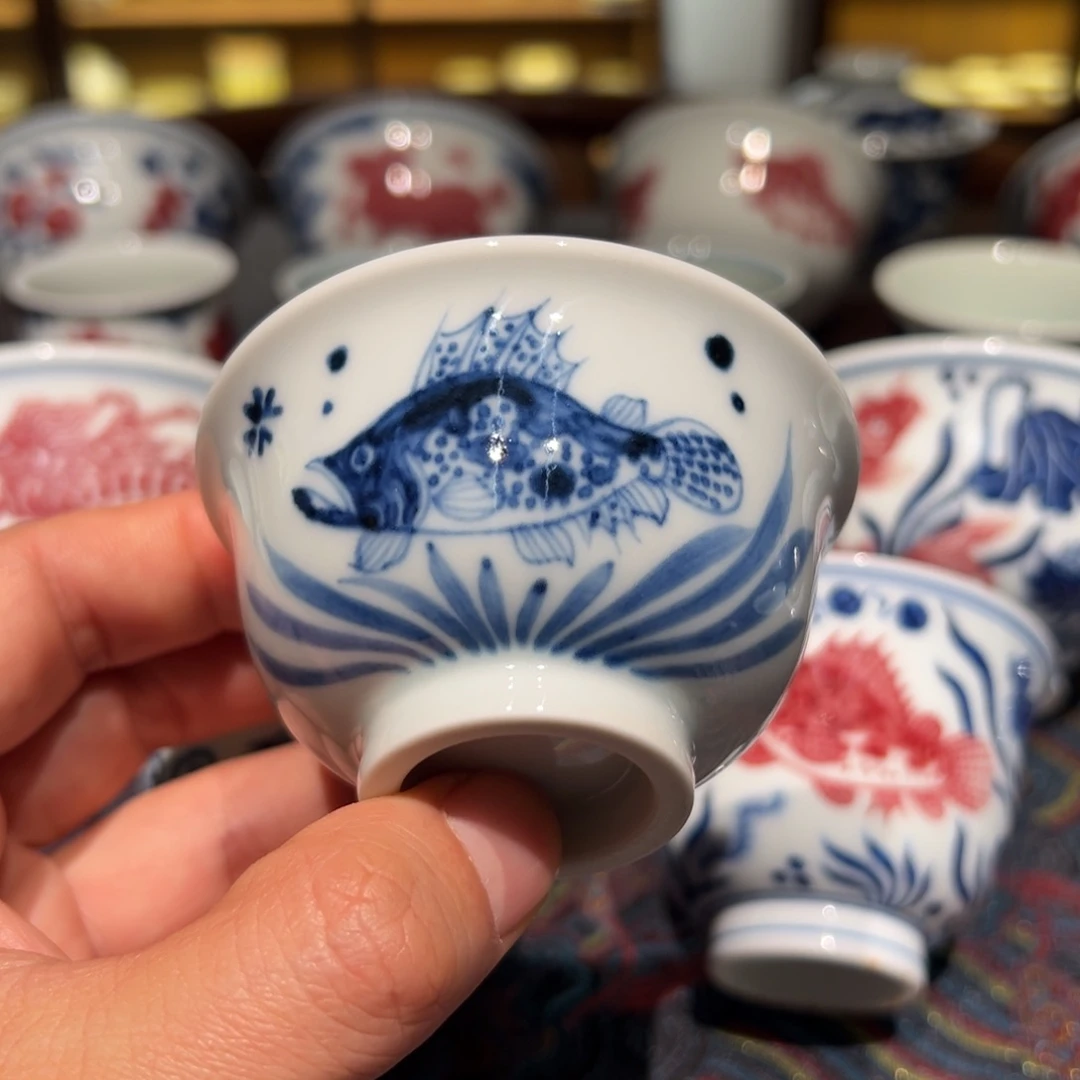 陶精品青花鱼藻纹小压手杯口径约7.6厘米