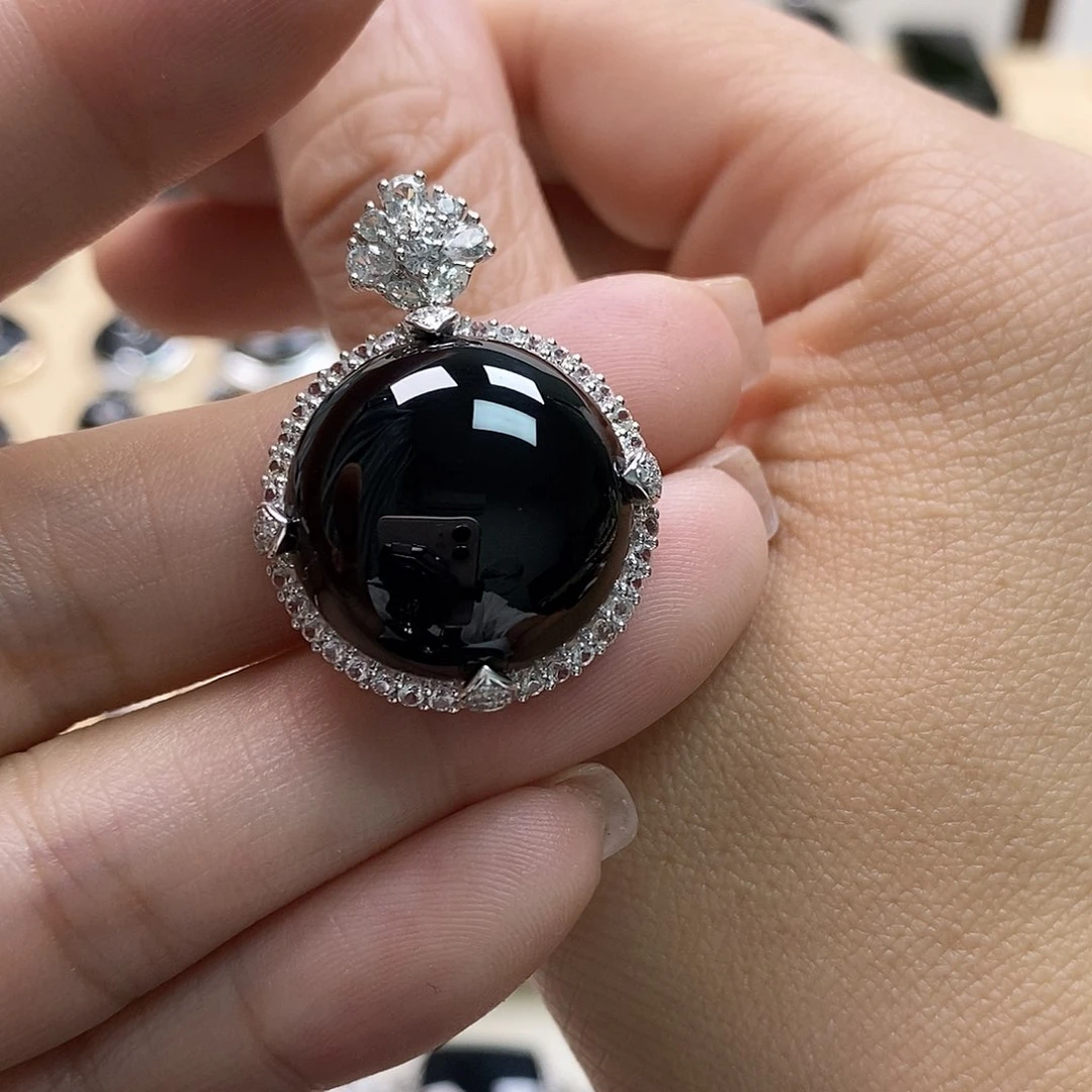 翡翠颈饰18K金镶嵌墨翠