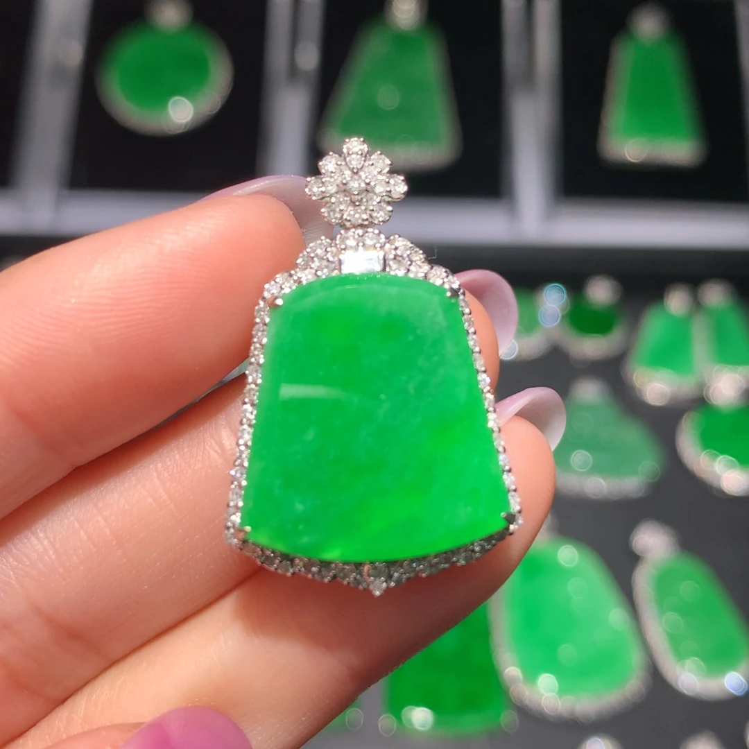 翡翠颈饰18K金镶嵌翡翠