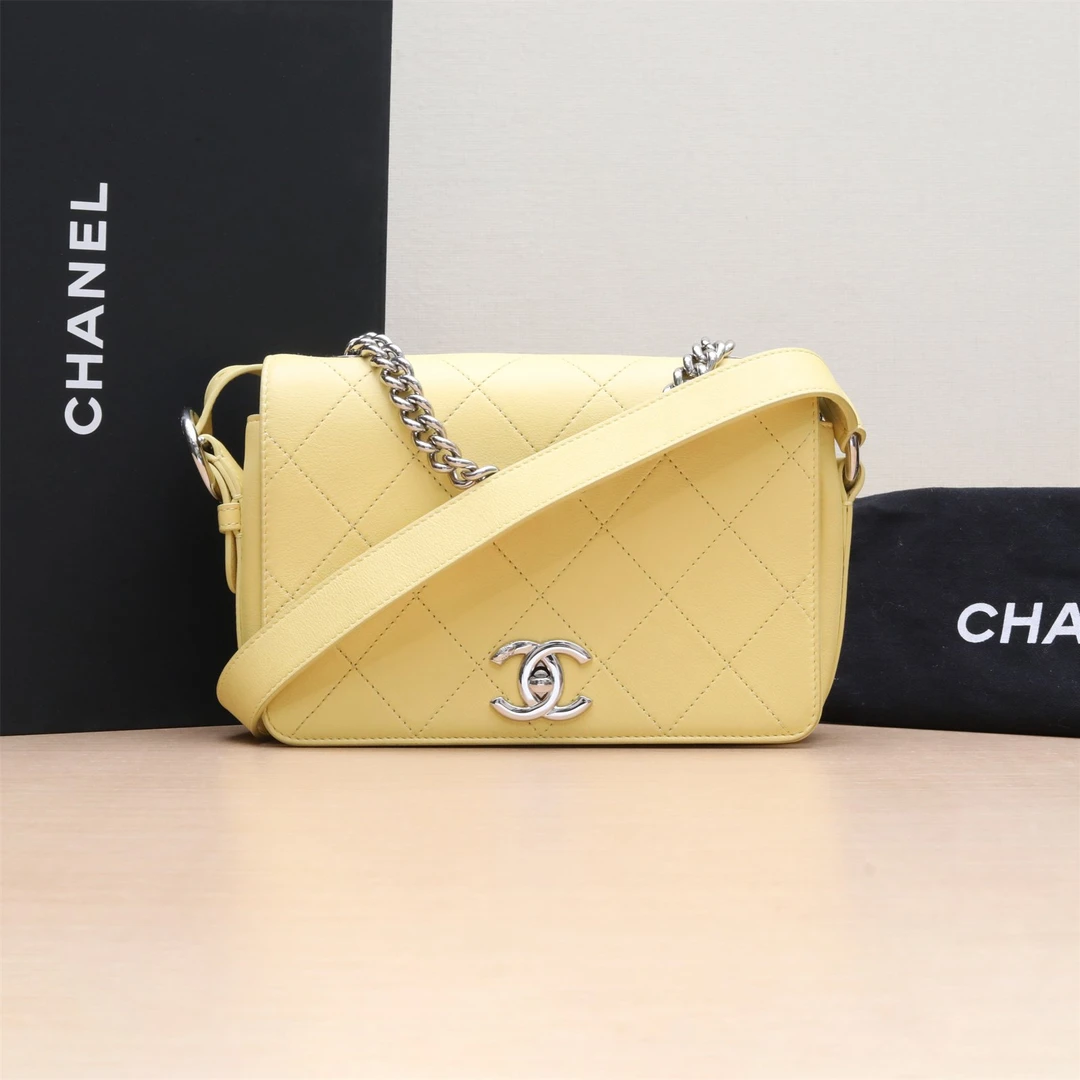 95新 Chanel/香奈儿 【娇活动】翻盖斜跨包 黄色 27开 54444