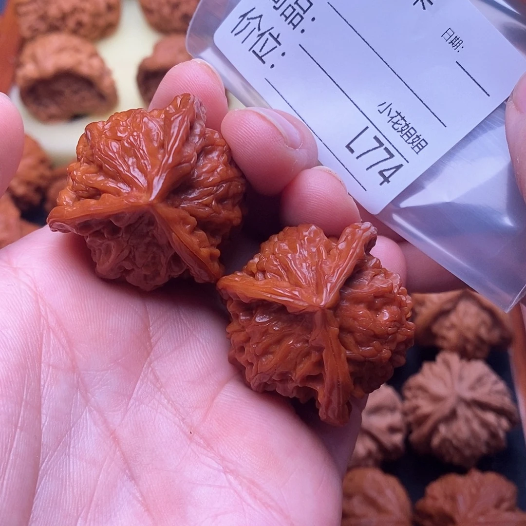 L***T把件文玩核桃三棱