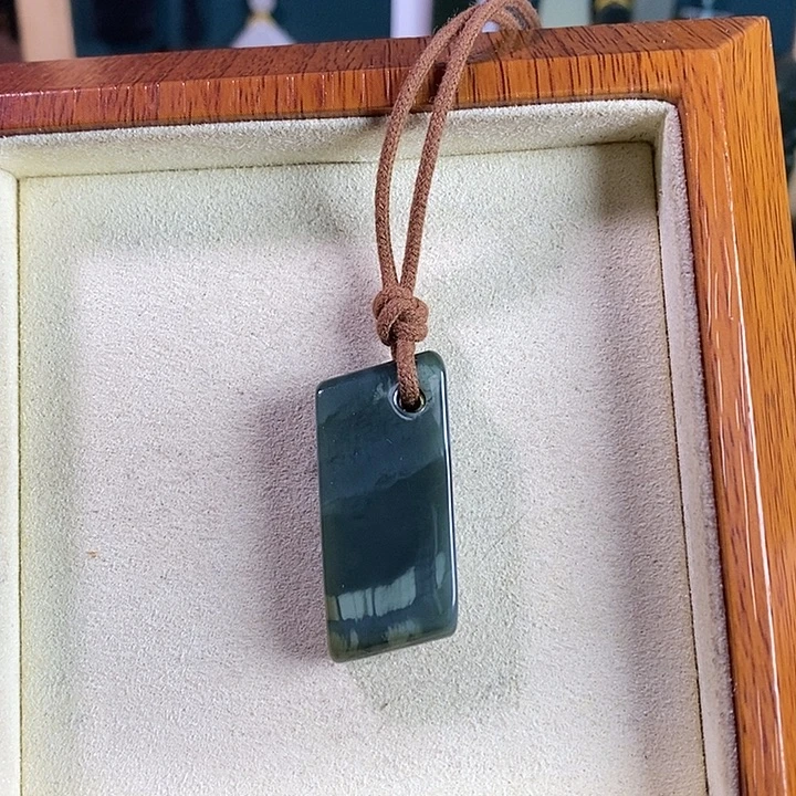 B****和田玉未镶嵌颈饰