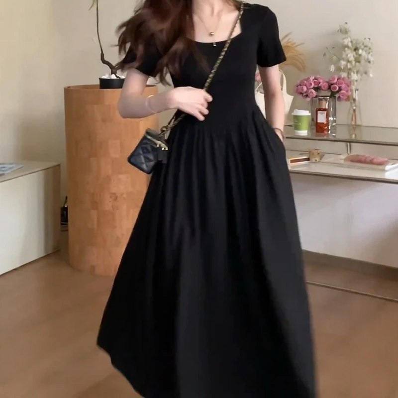 大码女装夏季法式赫本风方领连衣裙胖mm高级感收腰遮肉显瘦小黑裙