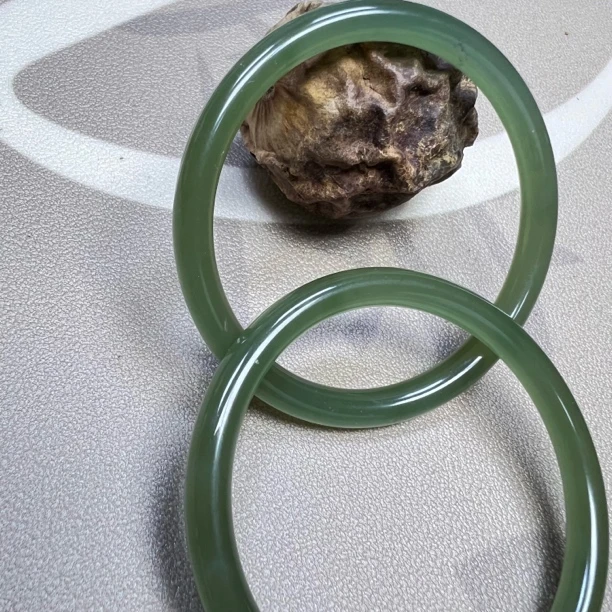 天然和田玉同料出无色差起冰胶叮当镯天花板毕业款53圈小圈口捡漏