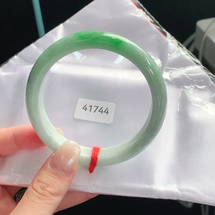 翡翠手镯未镶嵌天然缅甸翡翠手镯01