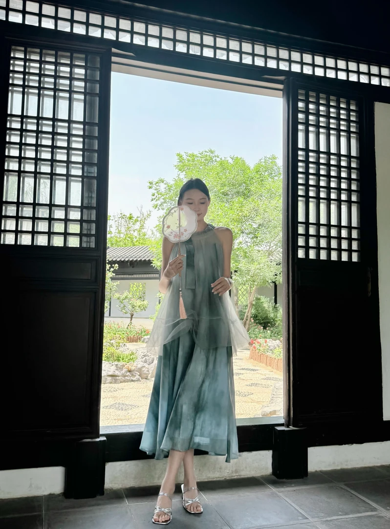 新中式连衣裙中式甜美国风网纱挂脖连衣裙夏季温柔高级显瘦裙子