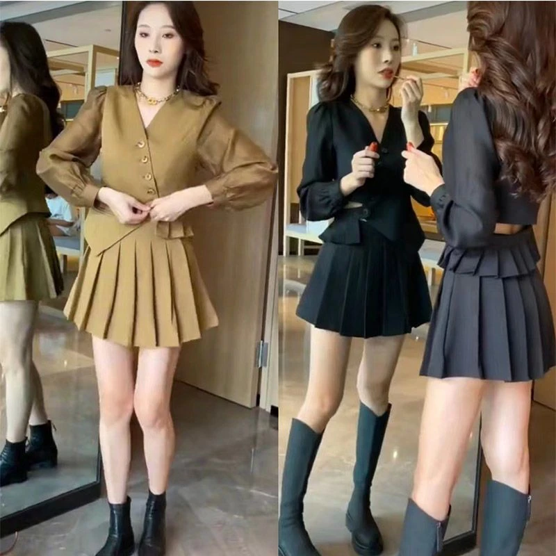 小个子时髦套装女2025年早秋新品纯色V领露腰长袖上衣+褶皱短裙潮