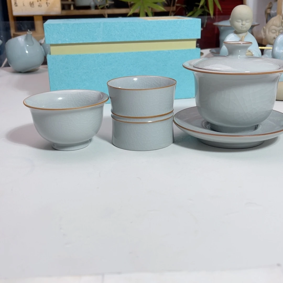 云*月白支钉元宝盖碗加一只月白支钉大压手杯加一只月白高束腰杯