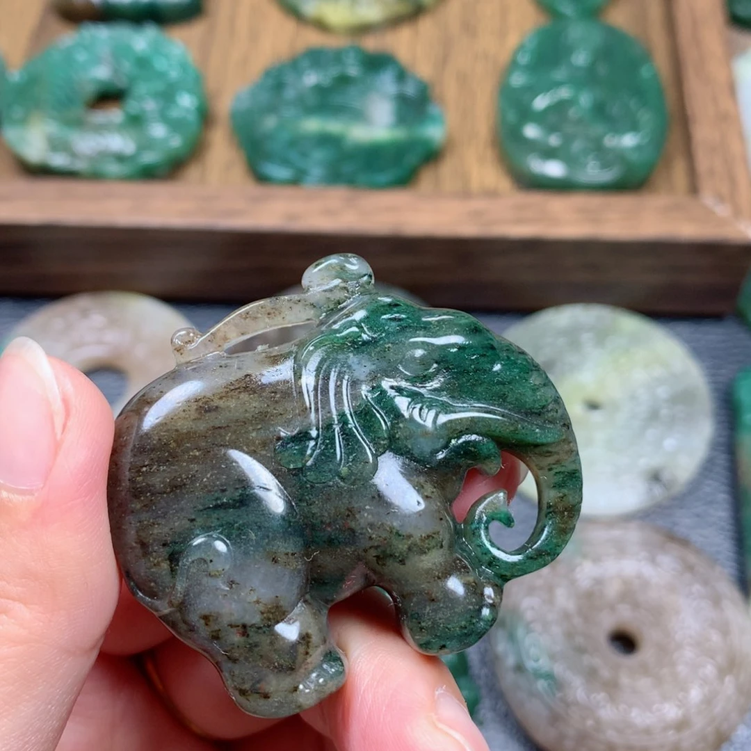 独山玉未镶嵌颈饰