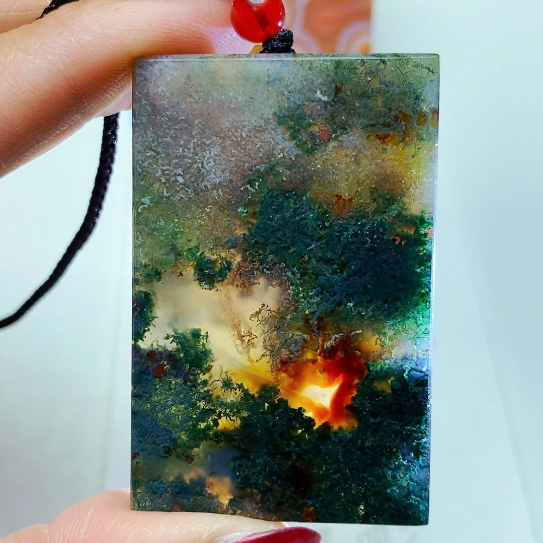 玛瑙/玉髓颈饰未镶嵌是**呀